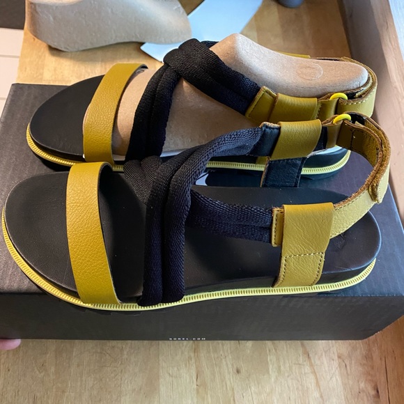 SOREL women’s Roaming Decon sandals in dioxide gold NWB - Picture 7 of 16